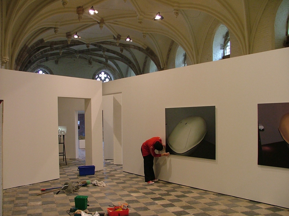 Janice McNab installing &lsquo;Tank I, Mountain&rsquo; (2004). Exhibition &lsquo;De Werkelijkheid&rsquo;, De Vleeshal, Middelburg, NL.